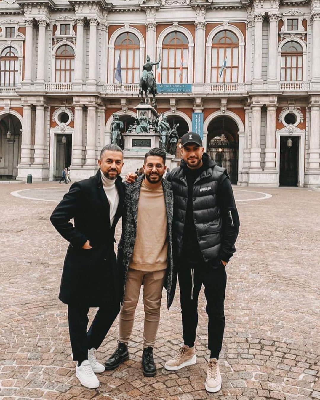 エムレ・カンのインスタグラム：「Una bella giornata con i miei amici🤙🏻#EC23 #weCan」