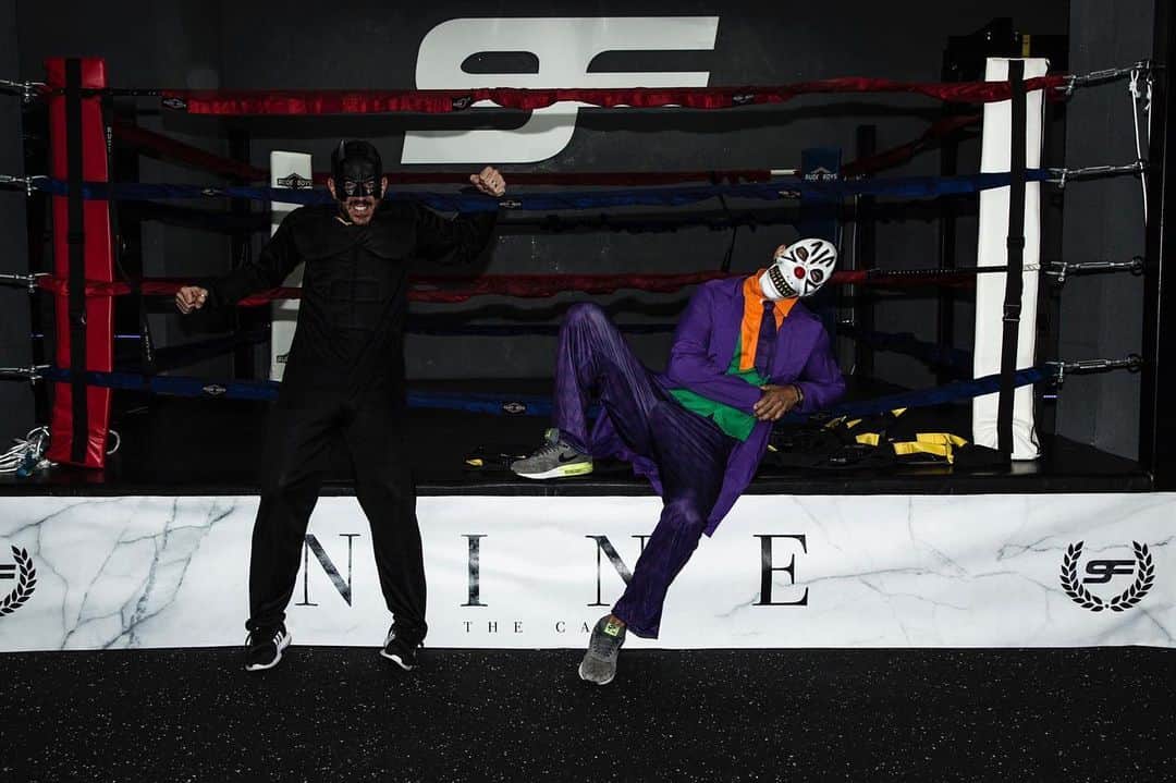 フェルナンド・トーレスのインスタグラム：「Happy Halloween from @9fitness family to everyone 🎃 🦇 👻 🧙‍♀️ 💀 😍」
