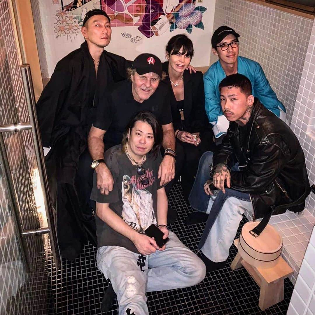 細川雄太さんのインスタグラム写真 - (細川雄太Instagram)「Meeting in the bathroom 📸　@koji_ueda」11月1日 2時10分 - readymade_official