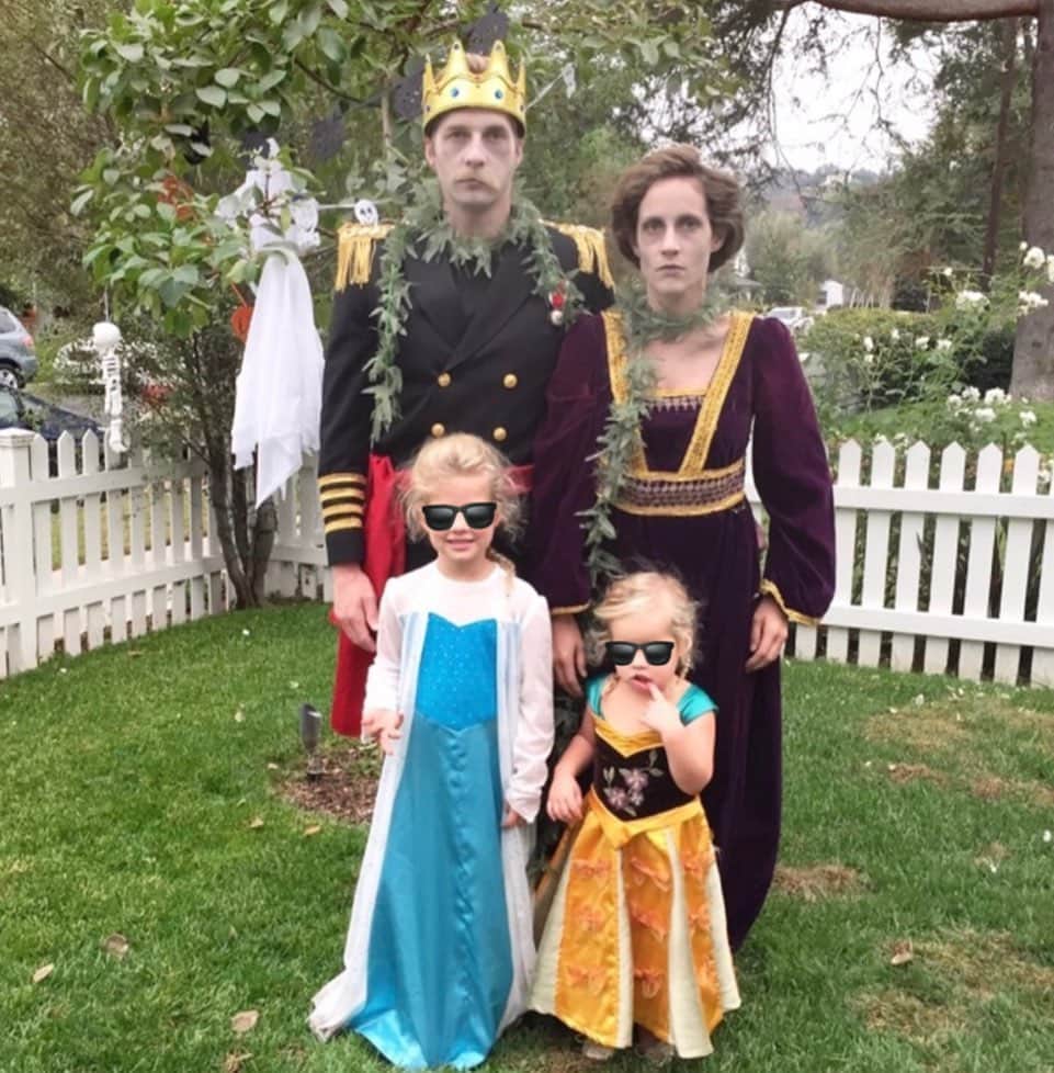 ライアン・ハンセンのインスタグラム：「#TBT when Amy and I thought it was a good idea to be Elsa and Anna’s dead parents for Halloween. 💀💀 #HappyHalloween 🎃👻」