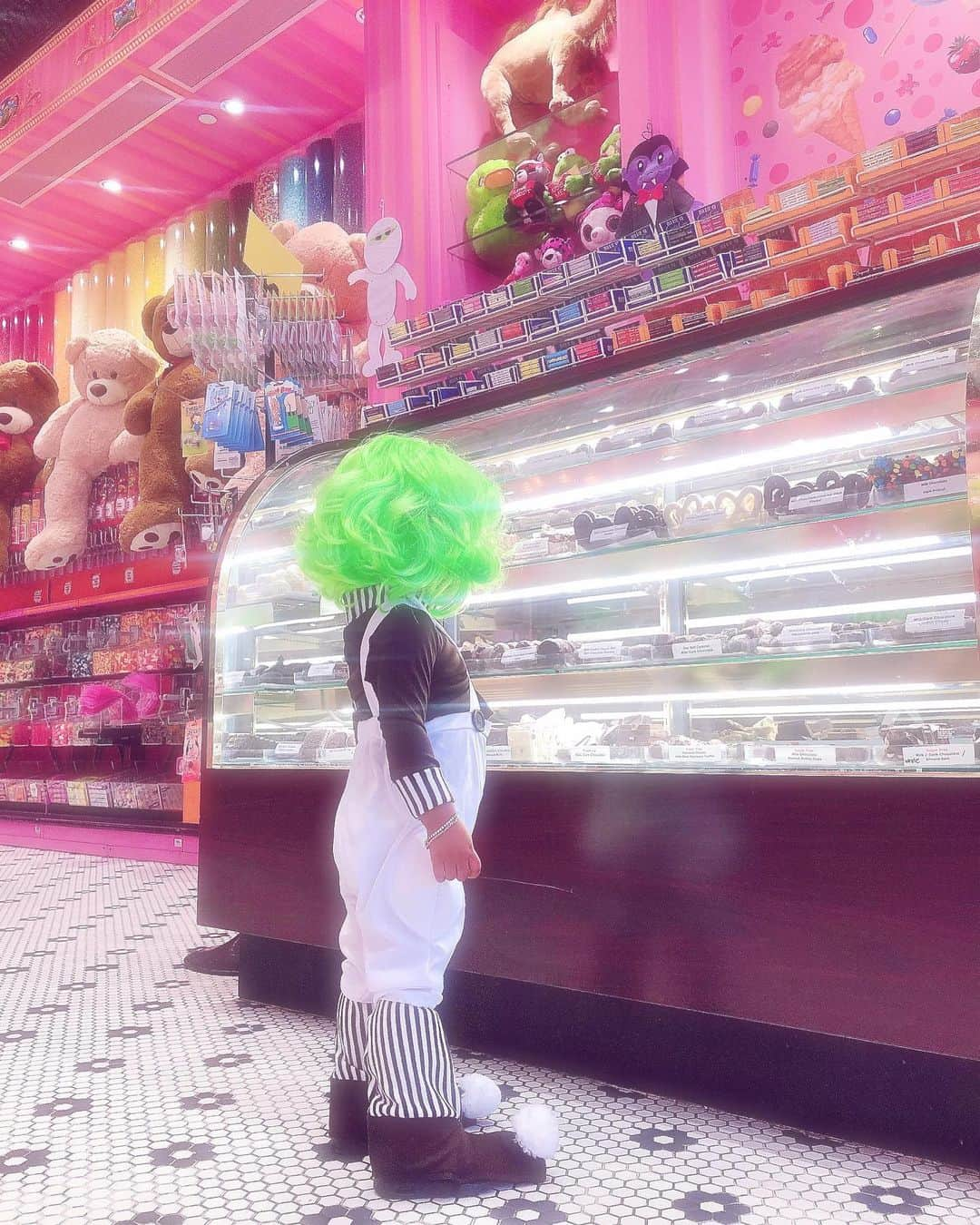 クロエ・カーダシアンさんのインスタグラム写真 - (クロエ・カーダシアンInstagram)「🎶 Oompa loompa doompety da If you're not greedy, you will go far You will live in happiness too Like the Oompa Loompa Doompety do Doompety do 🎶」11月1日 3時18分 - khloekardashian