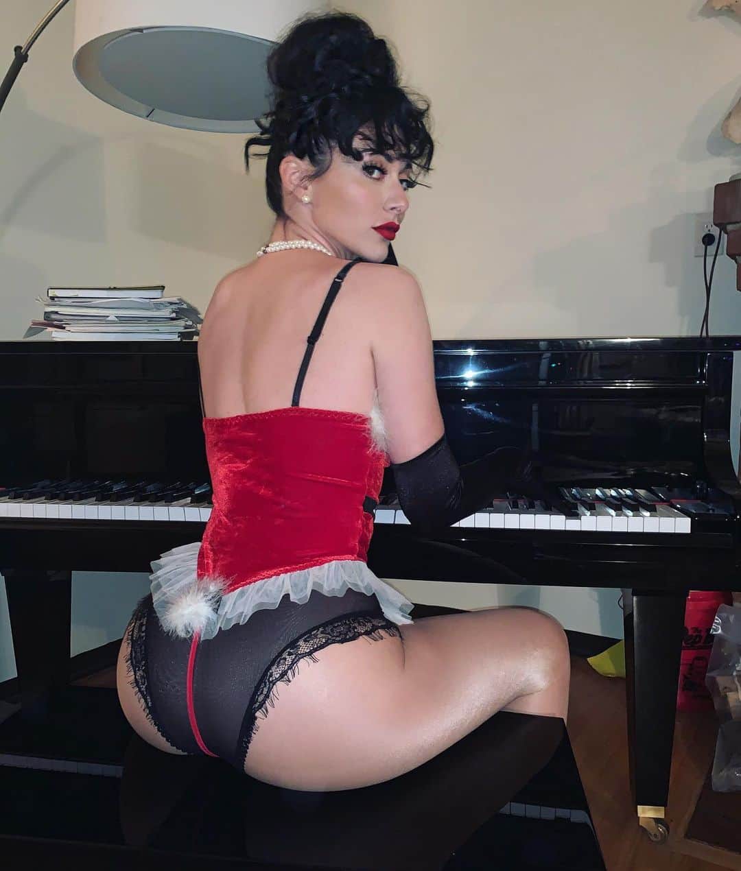 カーミンのインスタグラム：「Happy Halloqveen」