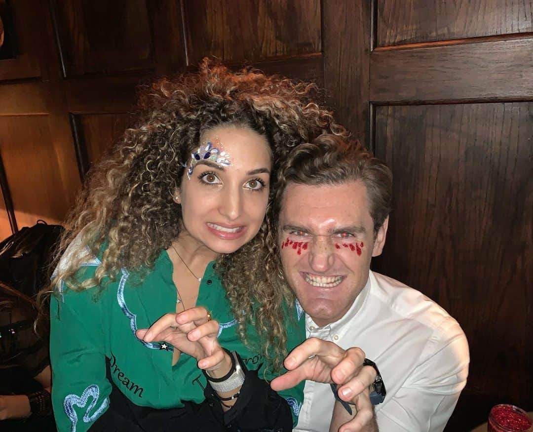 キャメロン・ファンデルバーグのインスタグラム：「Happy Halloween from the van der Burghs! 🎃👻💀」