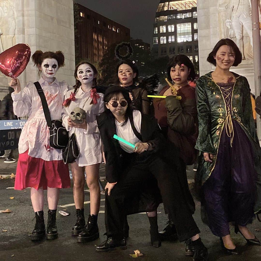 薮下柊さんのインスタグラム写真 - (薮下柊Instagram)「Halloween in nyc 🎃 : #halloween #halloweennyc #nyc #annabelle #spooky #boo」11月1日 13時39分 - __yabushita_shu__