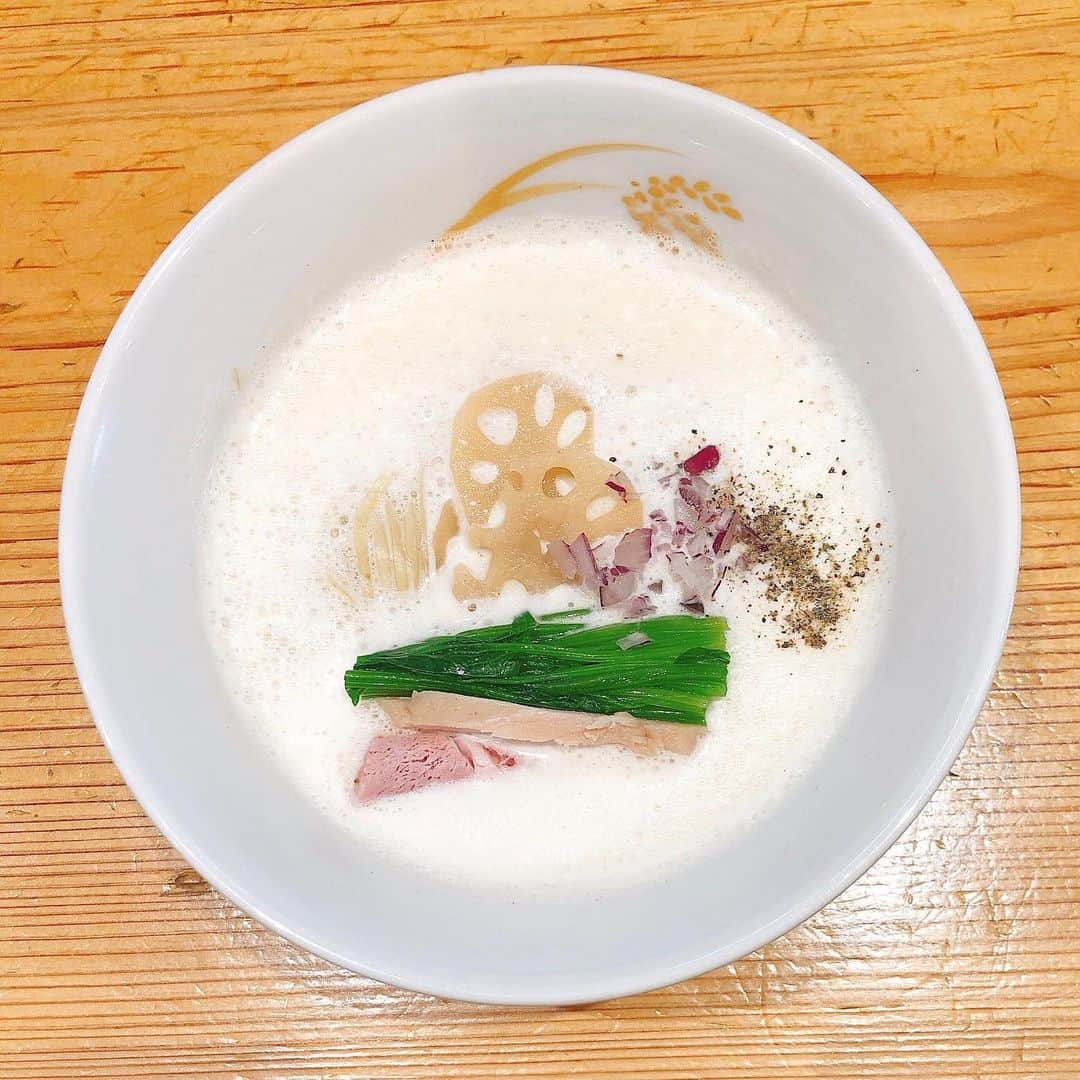 野々垣美希さんのインスタグラム写真 - (野々垣美希Instagram)「🍜 控えめに言って惚れた。 今日の公演もがんばれる。 #麦の道すぐれ #名古屋コーチン泡白湯 #名古屋ラーメン」11月1日 13時52分 - nonogakimiki