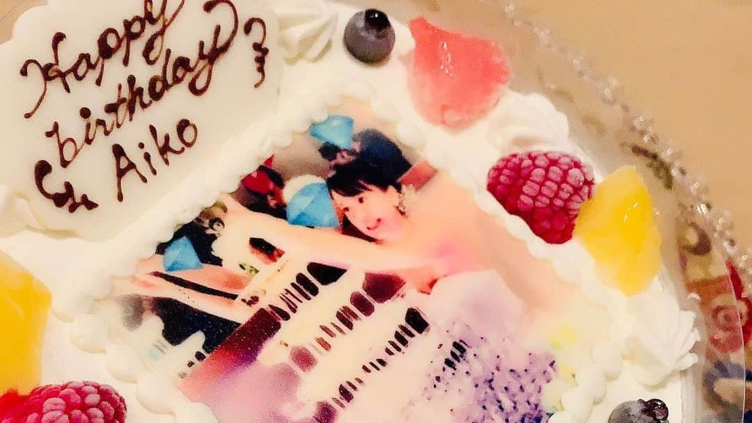 吉田玲奈さんのインスタグラム写真 - (吉田玲奈Instagram)「昨夜は愛子ちゃんのバースデーパーティー🎂結婚式の時のシャンパンタワーの写真をケーキにしました🥂🍾🎂幸せいっぱいの奥さま💖この一年もたくさん笑顔で過ごせますように✨ #石山愛子 ちゃん ＃おめでとう  #お誕生日会 #女子会 #熟女会 #笑った？ #天現寺カフェ #美味しい #飲みます #ハロウィン #🎃#ハロウィン仮装 した気分のアプリ #お誕生日おめでとう」11月1日 14時08分 - reina.yoshida.ciel.1218