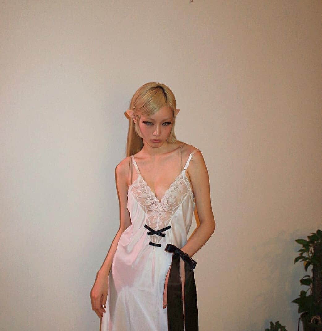フェルナンダ・リーのインスタグラム：「🧛‍♀️ Happy Halloween 🧝‍♀️ 忍野 忍 • 壱原侑子 #OshinoShinobu  #傷物語」