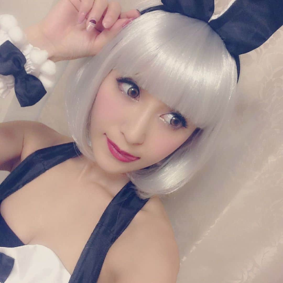 仲村美香さんのインスタグラム写真 - (仲村美香Instagram)「ハロウィンご飯🎃 仕事終わりだったから品数少なくてごめん。笑 毎年恒例のカボチャスープ♡ 今年はデミグラスソースの オムライスにしてみたよ！ ボリューミー過ぎて お腹いっぱい😂😂😂 何もしないでハロウィン終わってもーたーーーー😭 懐かしの… 写真載せとくね。笑 ・ ・ ・ 最後のBガールが1番意味わからん、笑笑 ・ ・ ・ #ハロウィン#holloween #ハロウィンご飯#ハロウィンコスプレ#コスプレ#仮装#みかぷー飯」11月1日 14時31分 - mikapu0519