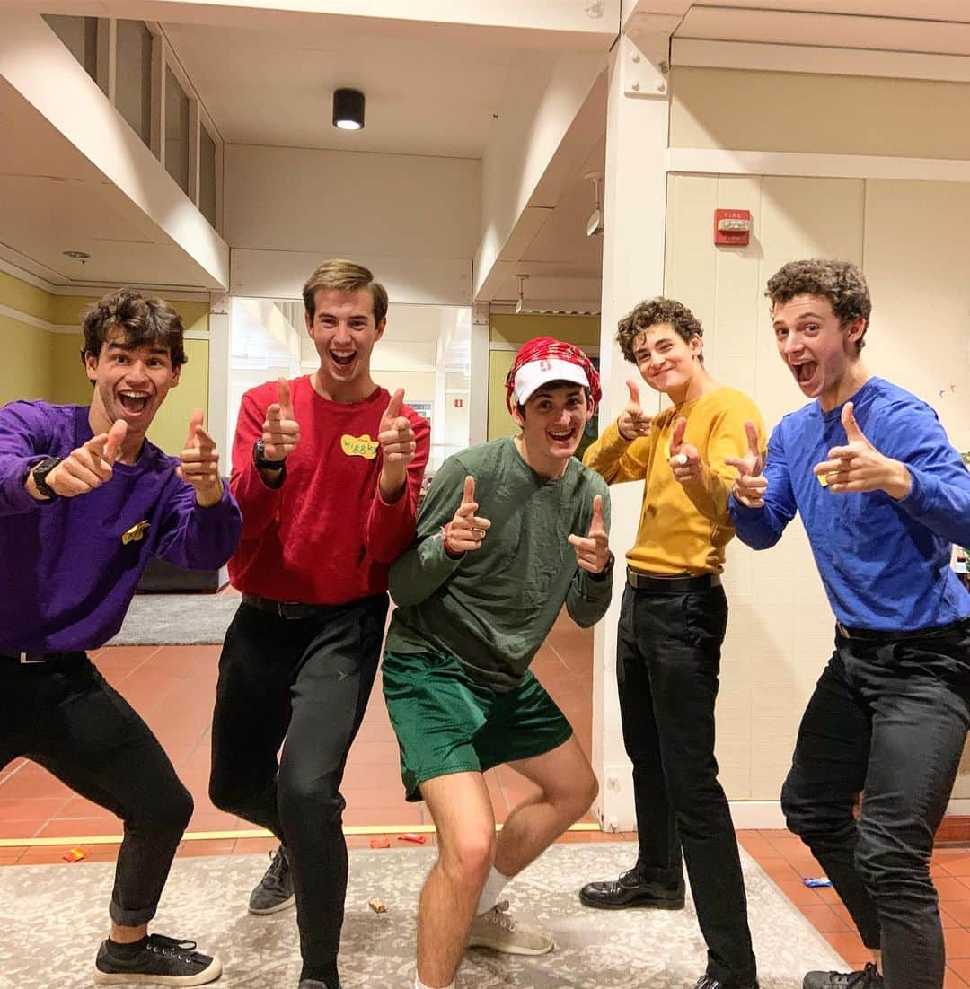 デヴィッド・マズーズのインスタグラム：「Were the wiggles but we have fun !」