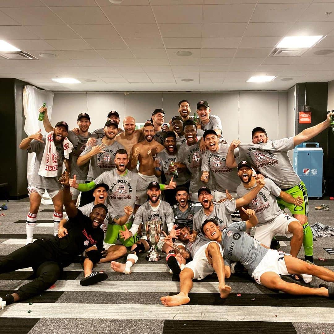 遠藤翼さんのインスタグラム写真 - (遠藤翼Instagram)「2019 EASTERN CONFERENCE CHAMPIONS ⚡️ I LOVE THIS TEAM 💛😍💛 ——————— #Toronto #TFC #TheyWillSeeRed #MLSCup」11月1日 6時02分 - tsubasa_endoh