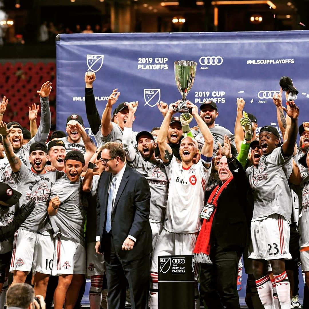 遠藤翼さんのインスタグラム写真 - (遠藤翼Instagram)「2019 EASTERN CONFERENCE CHAMPIONS ⚡️ I LOVE THIS TEAM 💛😍💛 ——————— #Toronto #TFC #TheyWillSeeRed #MLSCup」11月1日 6時02分 - tsubasa_endoh