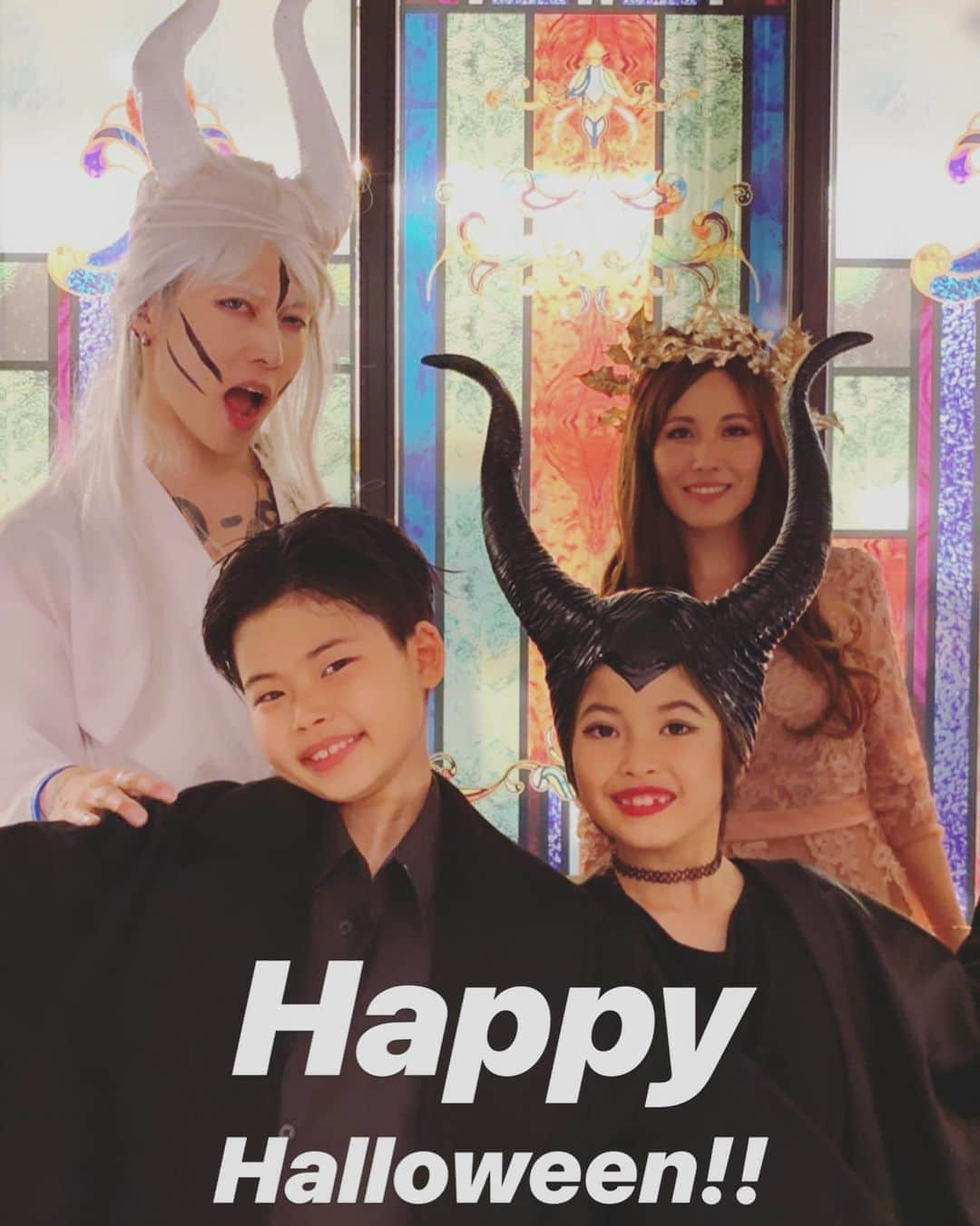 雅-MIYAVI-さんのインスタグラム写真 - (雅-MIYAVI-Instagram)「Happy Halloween 2019 from Ishiharas!!!! 🎃👻💙💙🎉🙌🏻🥳 #Maleficent」11月1日 6時25分 - miyavi_ishihara