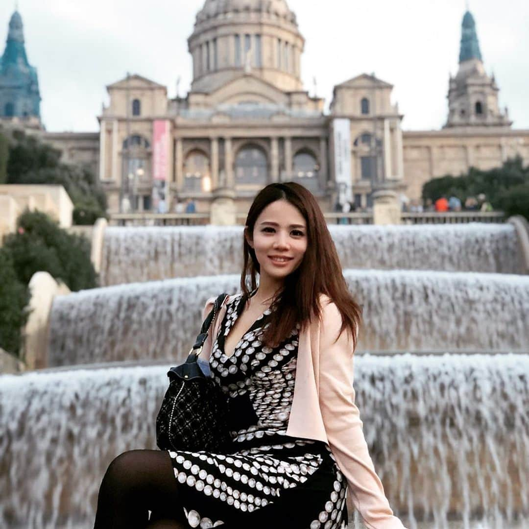 鈴木涼美さんのインスタグラム写真 - (鈴木涼美Instagram)「All bad memories in my life would have been gone in this enormous view of Montjuic. カタルーニャ美術館などを擁するモンジュイックの丘があまりに美しくてしばし嫌なこと忘れる。 #barcelona #discoverbarcelona #montjuïc #catalunya」11月1日 6時23分 - suzumisuzuki