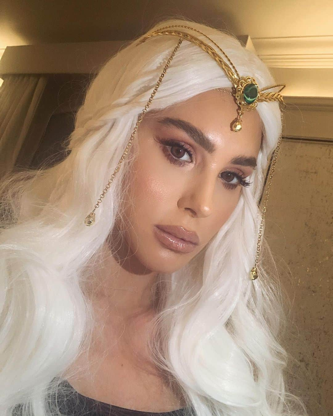 Silvia Carusoさんのインスタグラム写真 - (Silvia CarusoInstagram)「Swipe for my Halloween transformation thx to the amazing @mellysophiamua ❤️❤️❤️ game of thrones 🧝‍♀️」11月1日 6時31分 - silvialicius