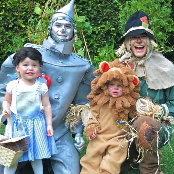 ニール・パトリック・ハリスさんのインスタグラム写真 - (ニール・パトリック・ハリスInstagram)「Happy Halloween! 🎃🧡🖤 Burtka-Harris Family Costumes (2011-2019) 😍🤩 #neilpatrickharris #davidburtka #nph #db #tagsforlikes #actors #lovethem #handsome #chef #twins #gideonscott #harpergrace #burtkaharris #family #burtkaharrisfamily #halloween #costumes #halloweencostumes #couple #husbands #papa #daddy @nph @dbelicious 🧡🖤🧡🖤」11月1日 7時39分 - instagranph