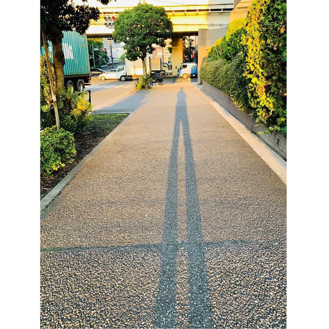 中西圭三さんのインスタグラム写真 - (中西圭三Instagram)「11/1 Goooood morning TOKYO！ おはようございます😃 11月になりました！ 快晴。5:55 気温13℃。風もなく穏やかな11月のスタートです。日の出は6:01。 日の出埠頭まで歩いて正に名前通りの美しい日の出をハント！ さあ！今月も頑張りましょうね！💪😉 #おはよう #朝 #朝さんぽ #朝日 #朝日ハンター #朝焼け #イマソラ #日の出 #湾岸エリア #goodmorning  #morning #mysky #JAPAN #PH+OTO #おはよう」11月1日 7時45分 - keizo1111