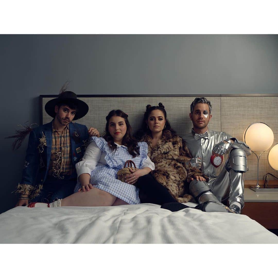 ベン・プラットのインスタグラム：「me & noah & molly & bean as the friends from oz」