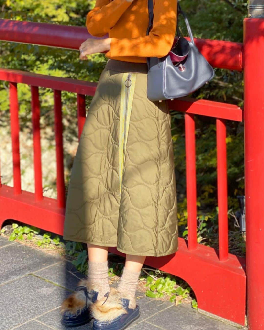 Mai Wakimizuさんのインスタグラム写真 - (Mai WakimizuInstagram)「有馬を意識した昨日のcoordinate＼(^o^)／私には珍しいオレンジのリブニットは只今企画中のもの。キルティングスカートのカーキを合わせると紅葉カラーになりました♡笑 良く聞かれるチェックのハンチング、似たものを2つ持っていてこの日はkijimatakayukiのもの♡ #wakkinstyle#ootd#coordinate knit:#linkable @linkable_official(今後発売予定) skirt:#linkable @linkable_official  bag:#hermes shoes:#sacai cap:#kijimatakayuki」11月1日 7時54分 - wakkin__m