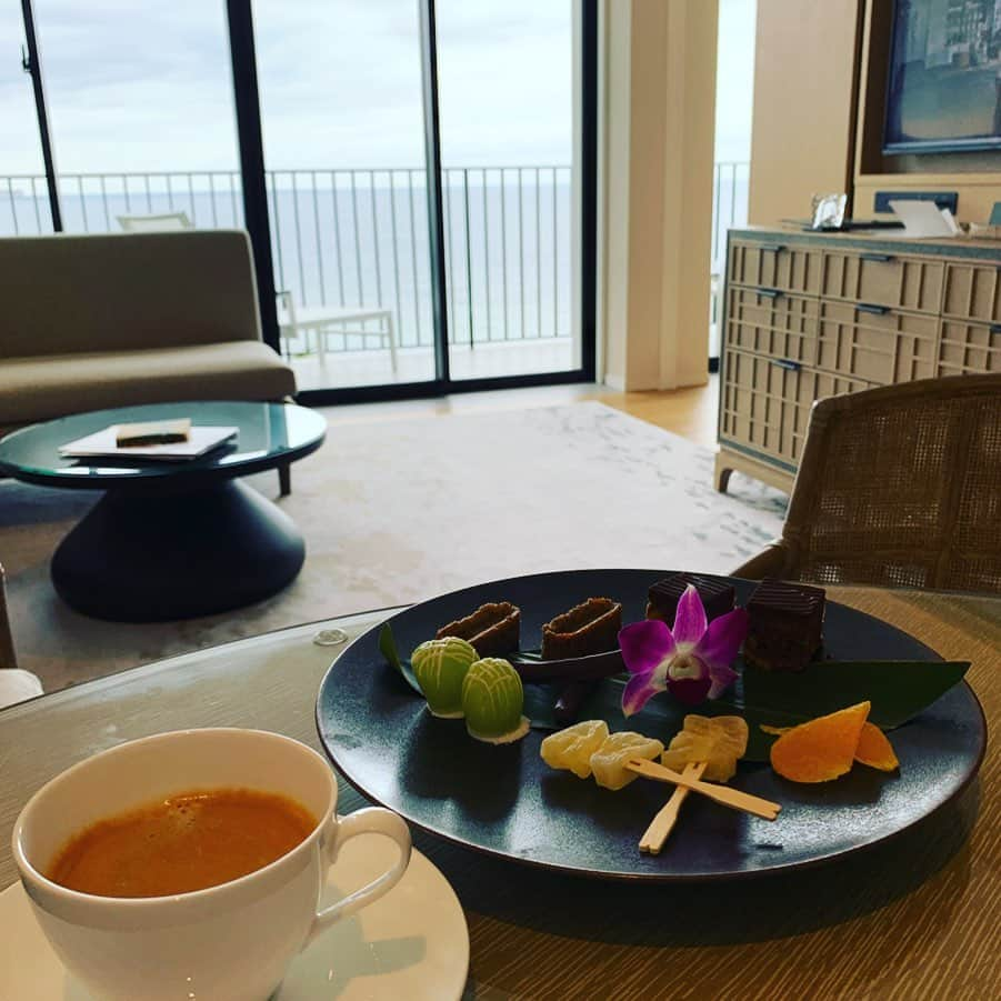 前田典子さんのインスタグラム写真 - (前田典子Instagram)「#ハレクラニ沖縄 @halekulani_okinawa  #エグゼクティブオーシャンビュースゥイート #お部屋素敵です❤️ #ハワイ語で #天国にふさわしい館 #まさに天国 #至れり尽くせり」11月1日 7時59分 - maenorichang