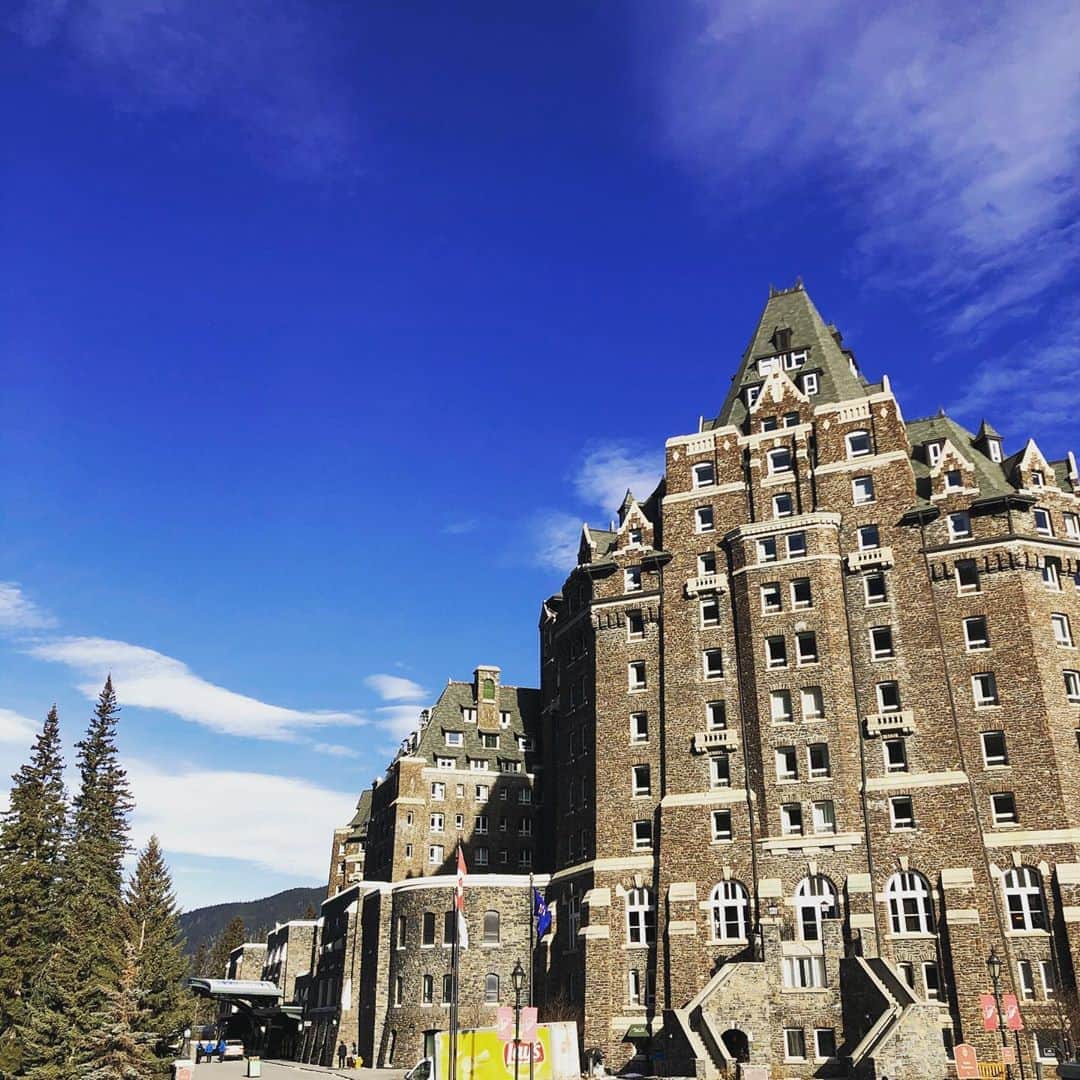 須田剛一のインスタグラム：「Reboot REDの開催地Banffは、軽井沢＋上高地の雰囲気があるリゾート地です。 #rebootred」