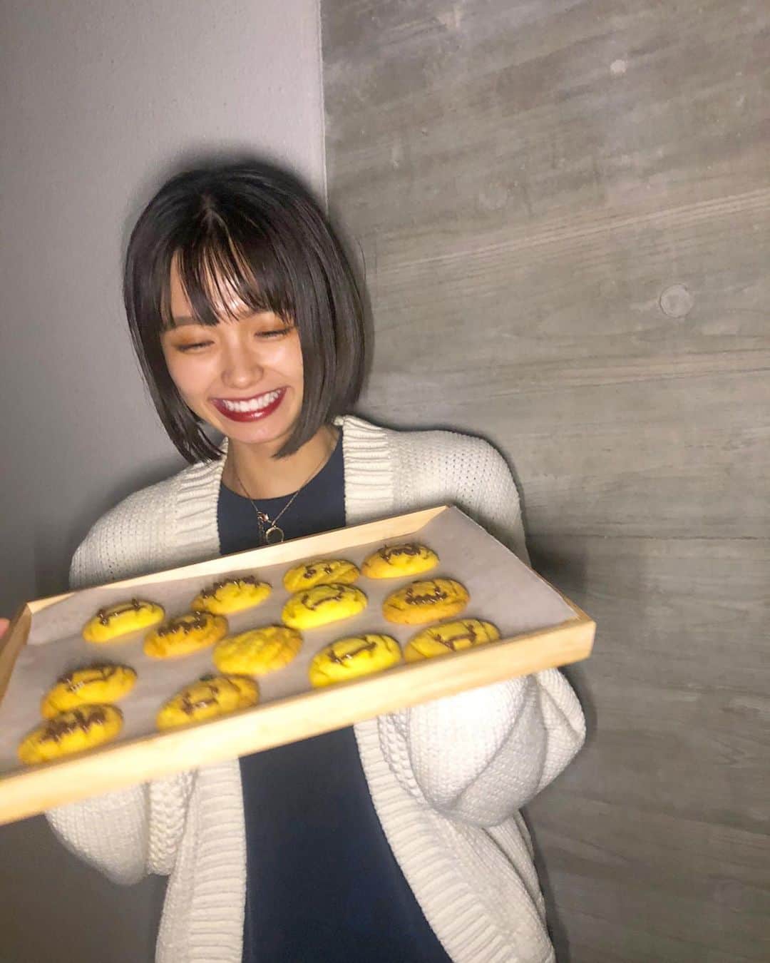 足立佳奈さんのインスタグラム写真 - (足立佳奈Instagram)「#バイト頑張れないっていう友達のために作り始めたクッキーたち おかげでハロウィンできました。♡ にしても、作りすぎやんね。」11月1日 8時39分 - kana1014lm