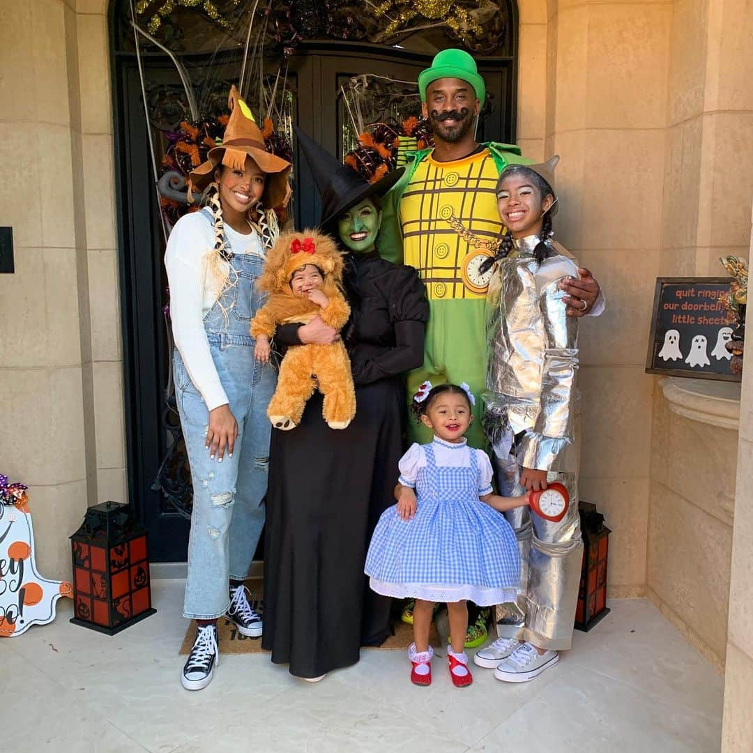 コービー・ブライアントさんのインスタグラム写真 - (コービー・ブライアントInstagram)「HAPPY HALLOWEEN 🎃」11月1日 8時53分 - kobebryant