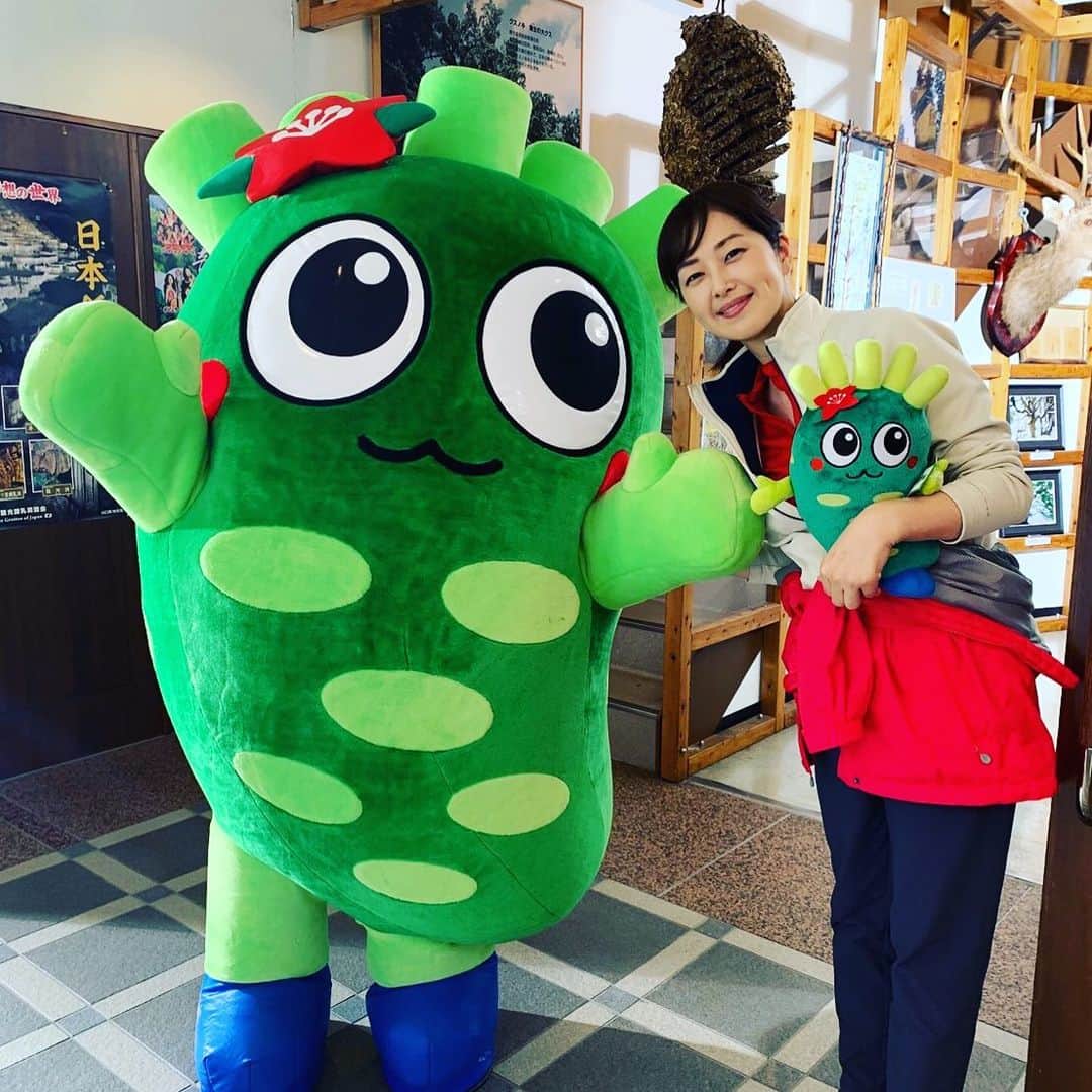 笛木優子のインスタグラム：「おはようございます。 朝から奥多摩のマスコット、ワサビーくんを載せるかめちゃくちゃ悩みました。 正直、私自身真剣に考えて気付いたんです。奥多摩とちゃんと向き合いたいなって。 ほんま感謝しかないですね奥多摩には。 そう思わせてくれてほんまにありがとう。 ワサビー！！ワサビー！！ （分かる人にしかわからないやつ。。。😂） そんな奥多摩が舞台のドラマ 駐在刑事season 2は2020年1月スタートです。」