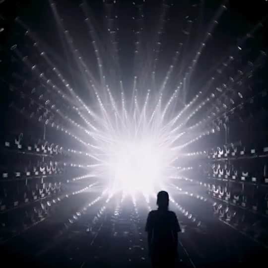 猪子寿之のインスタグラム：「Emerging Light Sculpture - Line  #teamlabborderlesss #shanghai  open 2019/11/5  #teamlabborderlessshanghai  #チームラボ #チームラボボーダレス #上海  #teamlab  borderless.teamlab.art/shanghai/」