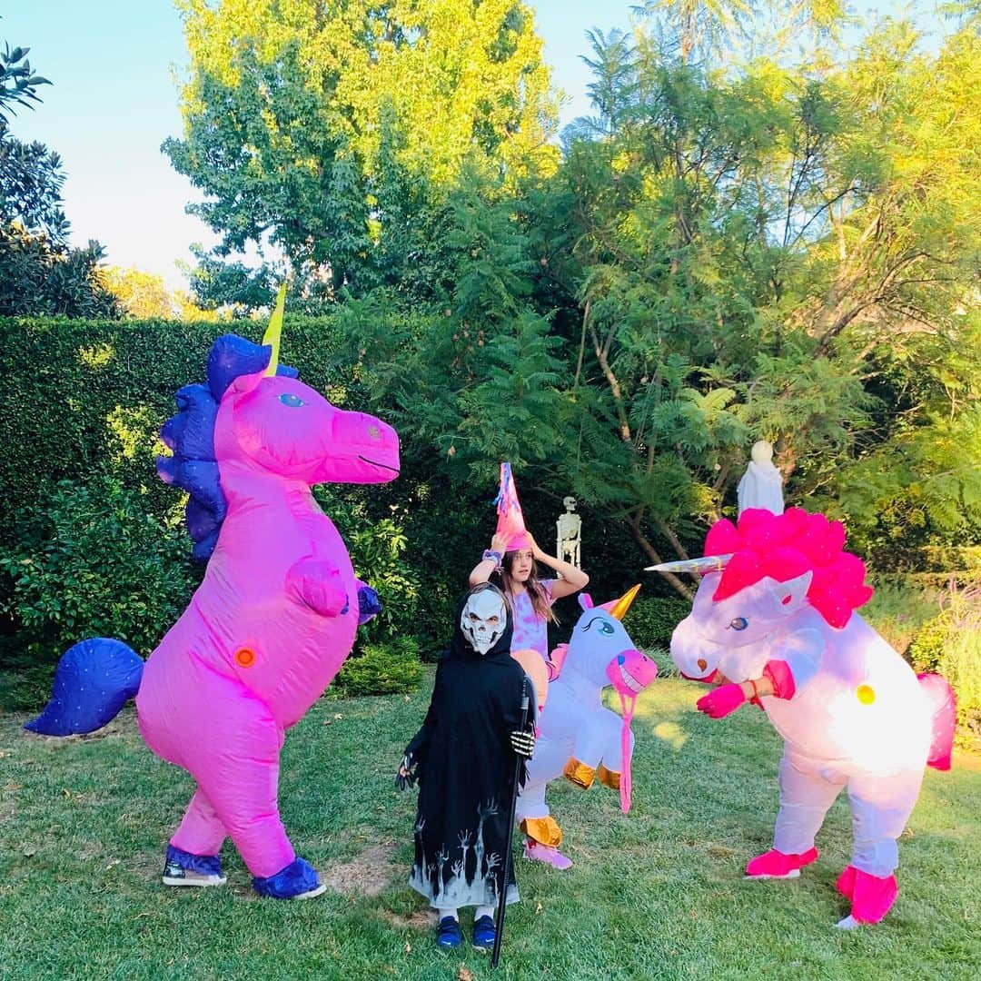 アレッサンドラ・アンブロジオさんのインスタグラム写真 - (アレッサンドラ・アンブロジオInstagram)「Oh ... it’s unicorn hour 🦄💫 #halloween」11月1日 9時26分 - alessandraambrosio