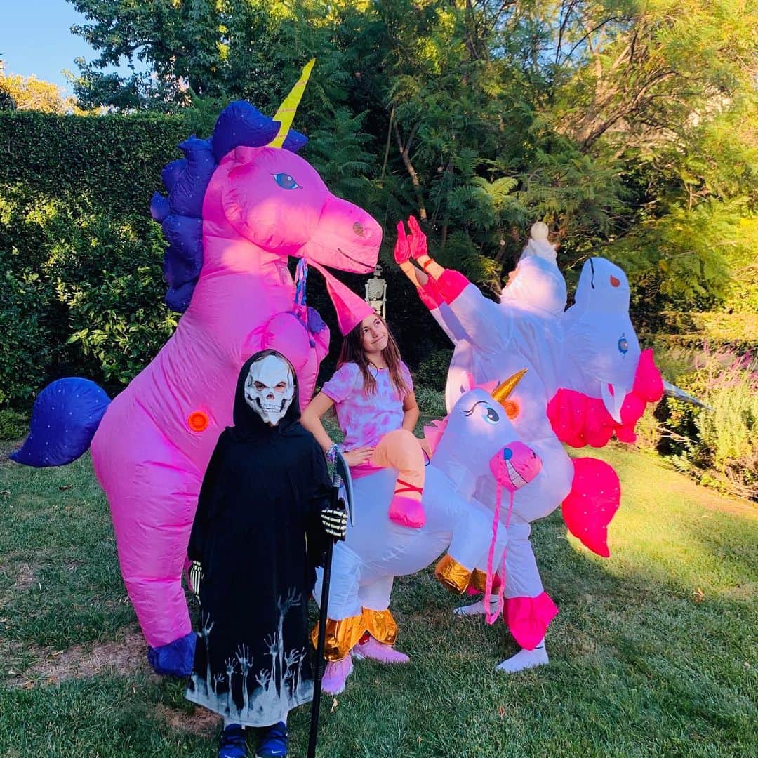 アレッサンドラ・アンブロジオさんのインスタグラム写真 - (アレッサンドラ・アンブロジオInstagram)「Oh ... it’s unicorn hour 🦄💫 #halloween」11月1日 9時26分 - alessandraambrosio