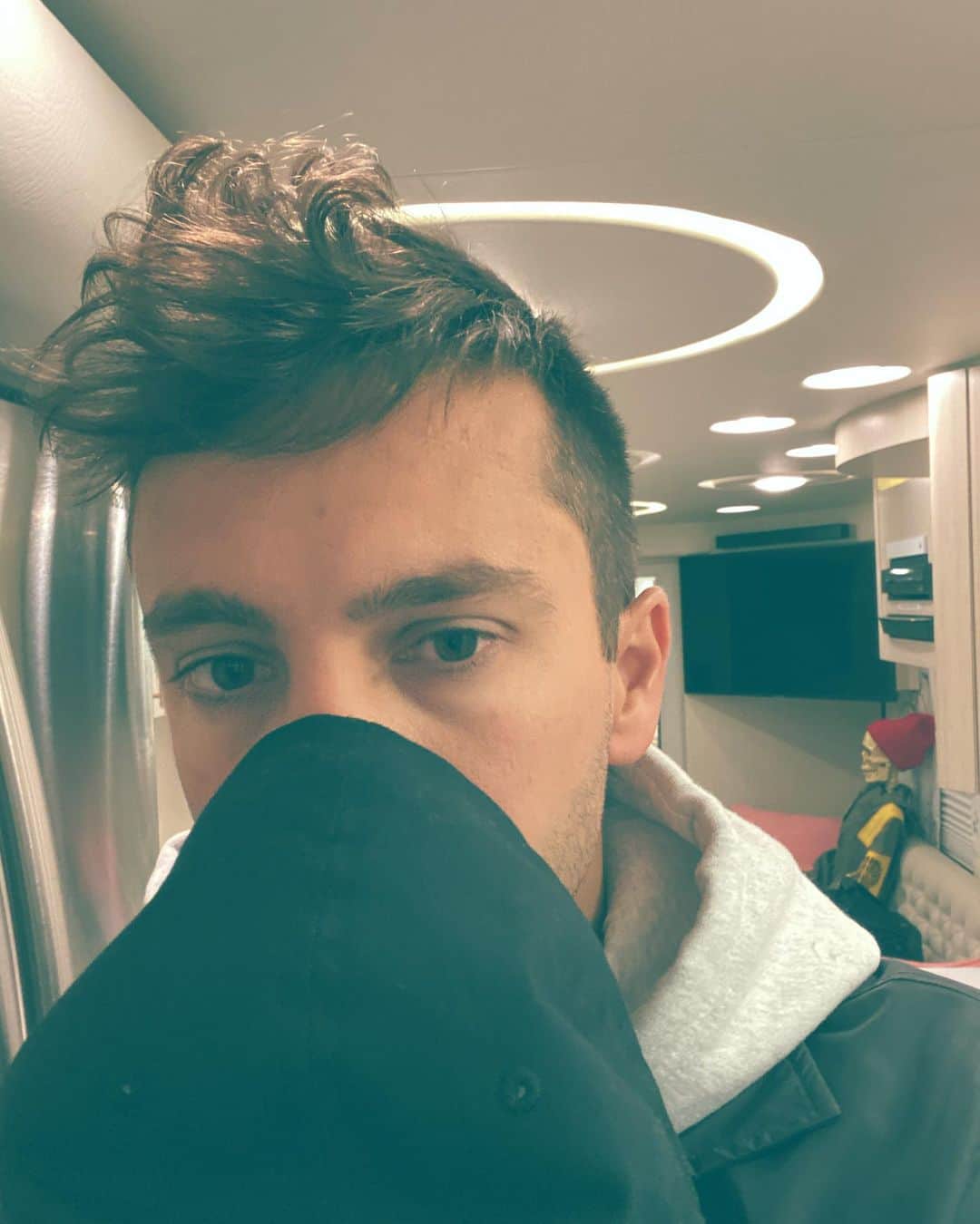 タイラー・ジョセフのインスタグラム：「photo and edit by: @tylerrjoseph  but what’s new, this is easy for me」