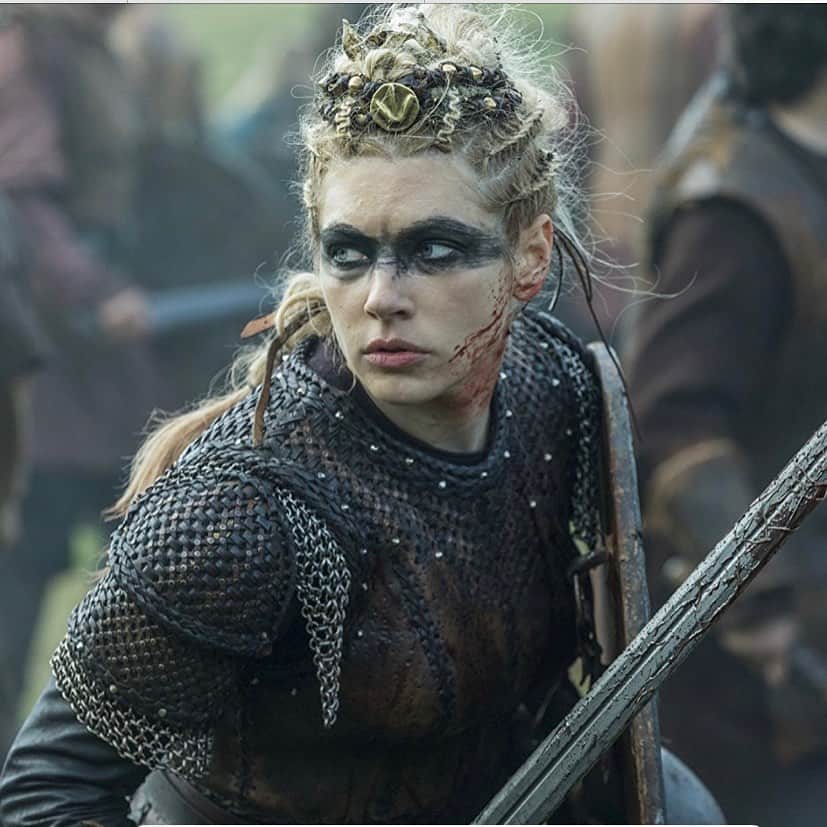 キャサリン・ウィニックのインスタグラム：「Bring it on! Tag me your best VIKINGS costume for a special surprise. ⚔️」