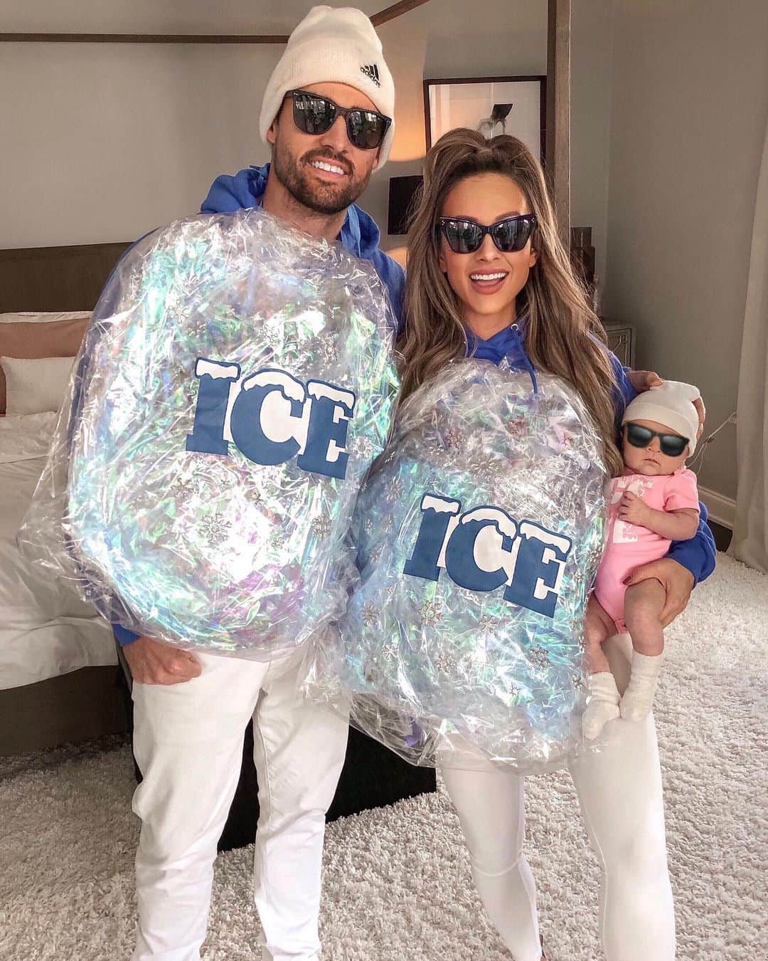Paige Hathawayさんのインスタグラム写真 - (Paige HathawayInstagram)「Stop collaborate and listen 🎶🤭 We’re back with a brand new..... (edition? 👶🏼 lol) #happyhalloween」11月1日 9時36分 - paigehathaway