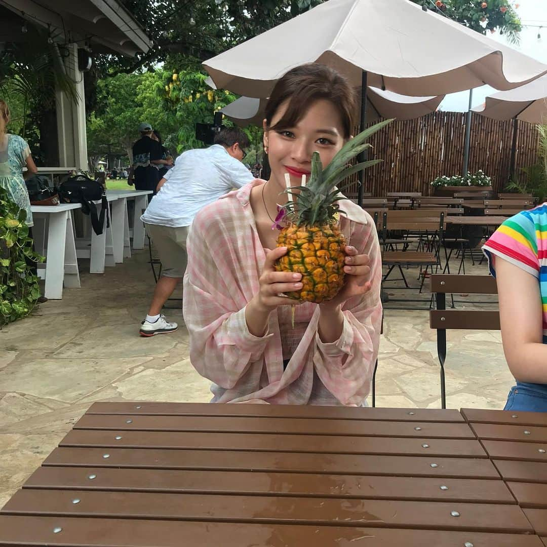 TWICEさんのインスタグラム写真 - (TWICEInstagram)「생일축하하구 사랑해 형아🌻💕🍓😘」11月1日 15時18分 - twicetagram