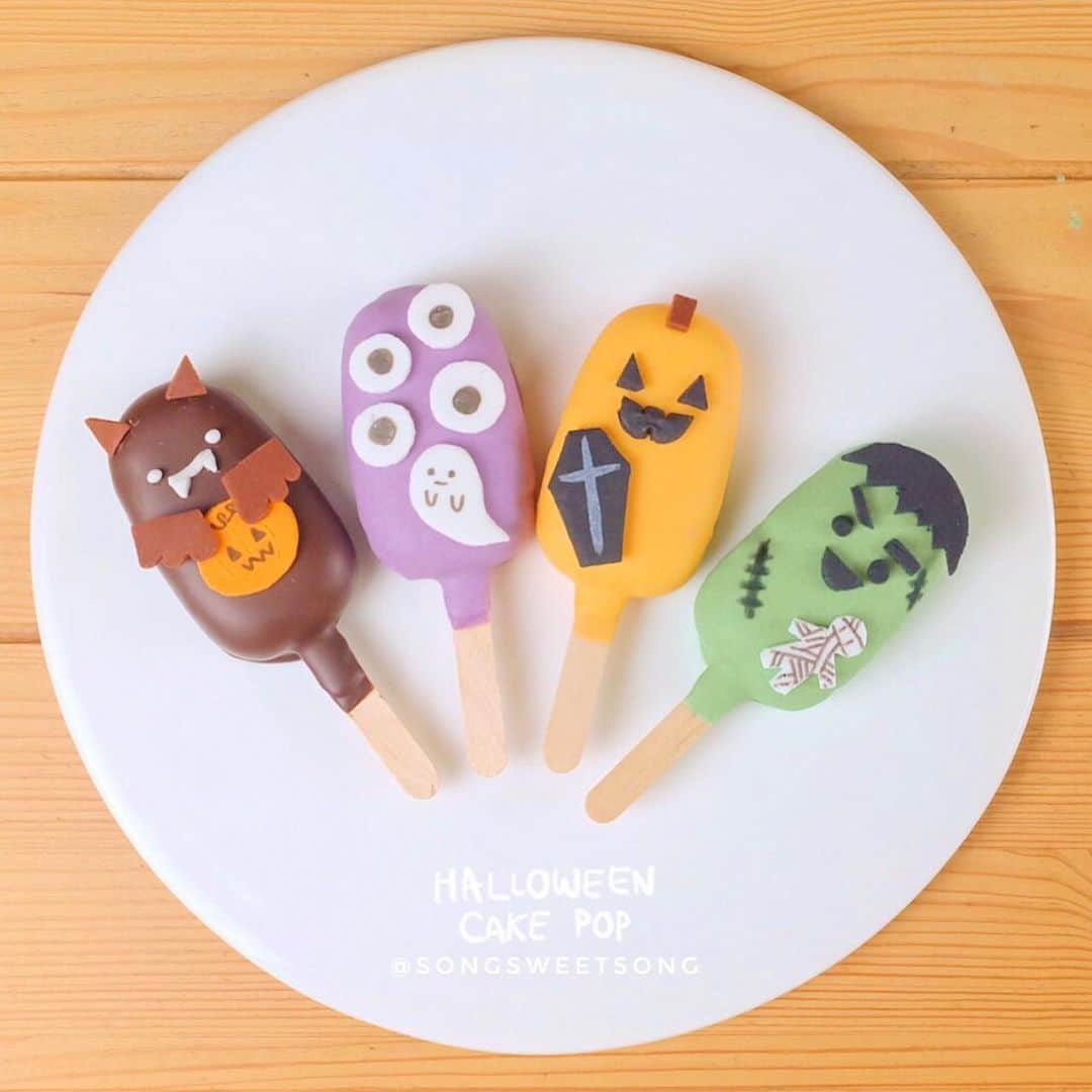 のインスタグラム：「💜🧡💚🖤 ขอบคุณ Facebook Thailand ที่ให้เราเป็นส่วนหนึ่งในกิจกรรมวันฮาโลวีนปีนี้นะคะ ~ 🧙🏻‍♀️🦇🎃👻😈🧟‍♂️ . . . . . ． ． #お家カフェ #お菓子 #cutefood #homemade  #インスタフード #インスタ映え #インスタ  #おやつ  #맛스타그램 #songsweetsong #songsweetsong_cakepop #halloween」