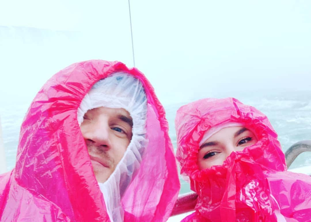 ピューディパイのインスタグラム：「Happy halloween gamers🎃, we went to Niagara falls💦💦! (I think we were the only ones there lol)」