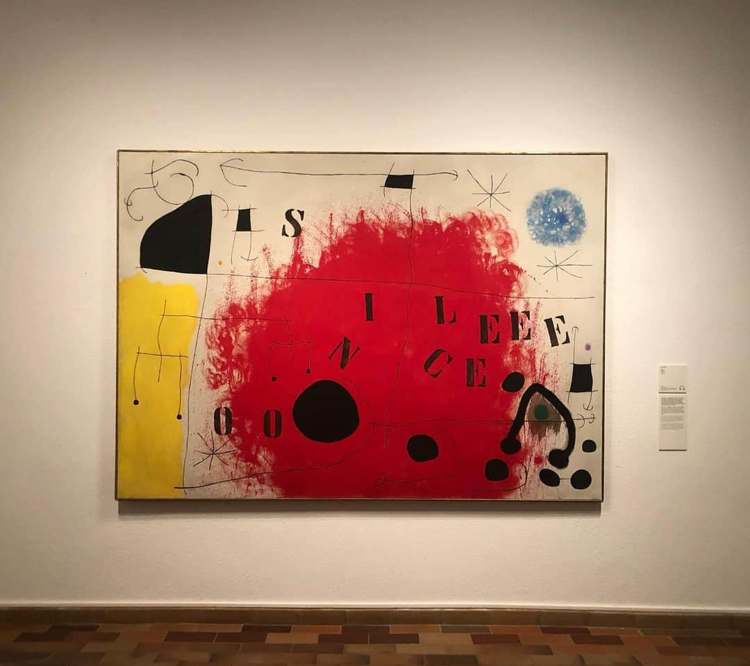 poledancer RYOTAさんのインスタグラム写真 - (poledancer RYOTAInstagram)「🔲Fundació Joan Miró🔲 バルセロナにある ミロ美術館 pippiさんが りょうちゃん好きそうて連れてってくれたんだけど かなりツボで時間を忘れて 美術館を回った！ それにロケーションも素敵だったし、グッズも オシャレなのいっぱいで 沢山買った！  #FundacióJoanMiró #JoanMiro #MIRO #spain #Barcelona #ジャアンミロ #ミロ美術館」11月1日 10時12分 - kogepiii