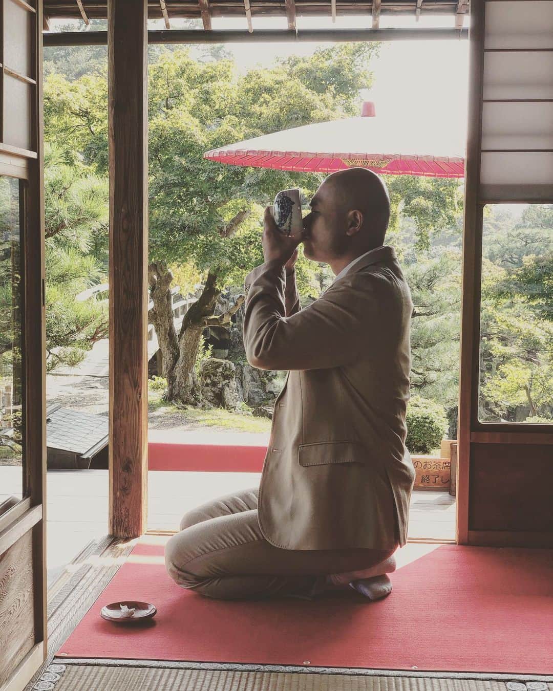 あばれる君さんのインスタグラム写真 - (あばれる君Instagram)「選ばれたのは「あばたか」でした。 #彦根城 #茶室」11月1日 10時14分 - abarerukun