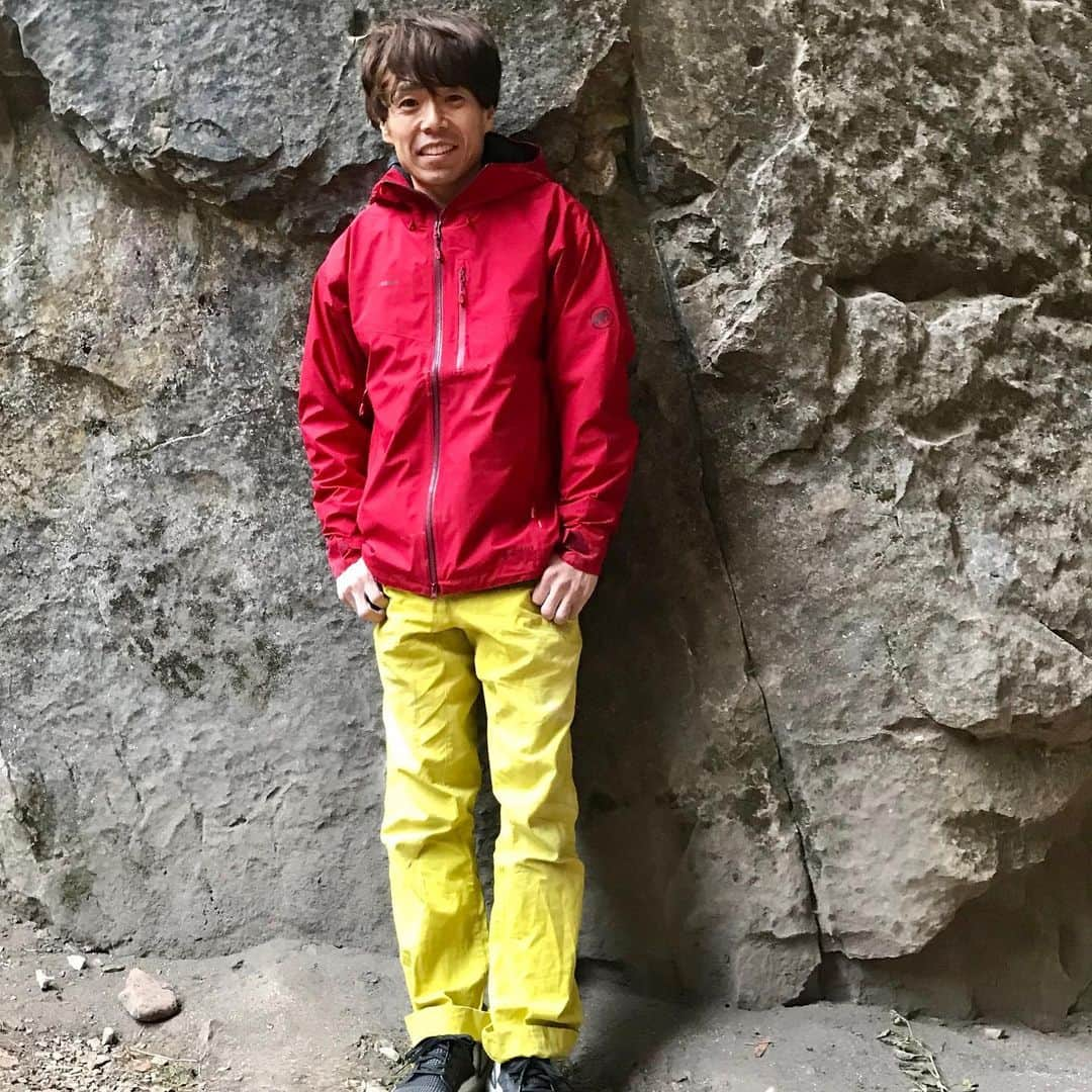 伊東秀和さんのインスタグラム写真 - (伊東秀和Instagram)「Mammut✨ INSULATION CAMPAIGN💫 11/6までプレゼントキャンペーン中！  これからの時期に重宝するINSULATION を紹介。ちなみに自分は167cmです！サイズもご参考に⤵️ Ayoko Pro HS Hooded Jacket AF Men / Color scooter /Size europe M 今シーズンから使用。寒暖差が激しい岩場で身体の熱を逃さず、大活躍してくれるジャケット✨  GOBLIN Advanced ML Jacket Men Color dark whit /Size europe M こちらのフリースは昨年から使用のお気に入り。着心地が大好きでびっくりするほど暖かい！オススメです。  @mammut_japan  #mammut  #マムート  mammut.jp/news/6052」11月1日 10時17分 - hide9a2019