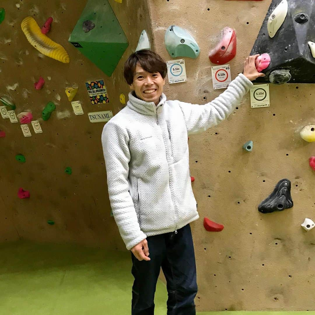 伊東秀和さんのインスタグラム写真 - (伊東秀和Instagram)「Mammut✨ INSULATION CAMPAIGN💫 11/6までプレゼントキャンペーン中！  これからの時期に重宝するINSULATION を紹介。ちなみに自分は167cmです！サイズもご参考に⤵️ Ayoko Pro HS Hooded Jacket AF Men / Color scooter /Size europe M 今シーズンから使用。寒暖差が激しい岩場で身体の熱を逃さず、大活躍してくれるジャケット✨  GOBLIN Advanced ML Jacket Men Color dark whit /Size europe M こちらのフリースは昨年から使用のお気に入り。着心地が大好きでびっくりするほど暖かい！オススメです。  @mammut_japan  #mammut  #マムート  mammut.jp/news/6052」11月1日 10時17分 - hide9a2019