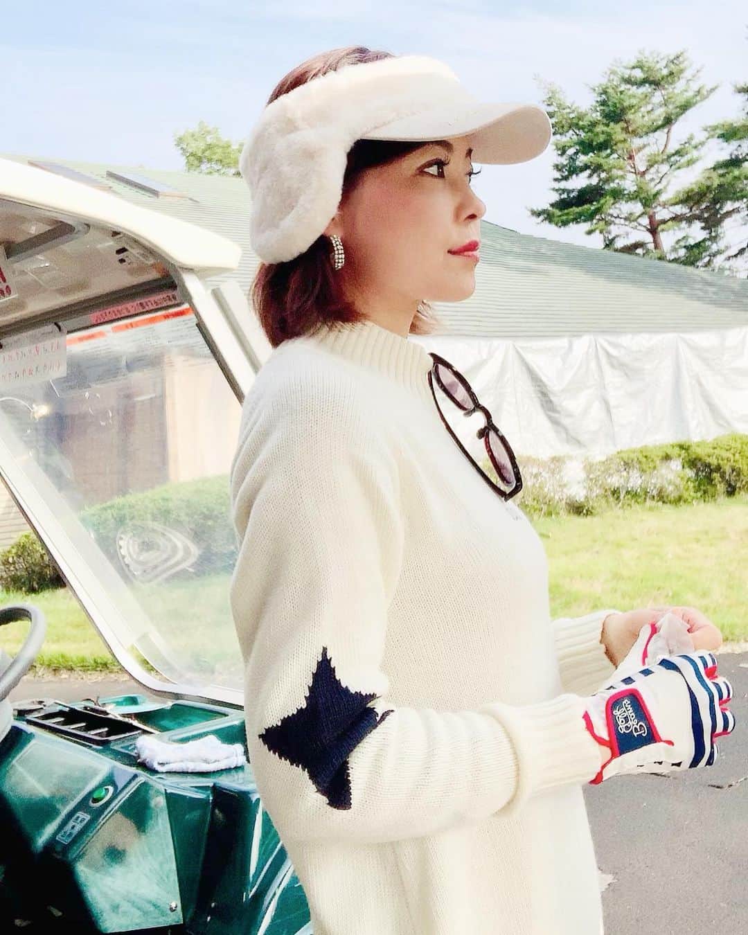 のインスタグラム：「いよいよ11月🍂 🍁2019秋ウエア⛳️ 腕に星のワンポイント✪ ✪チュニックニット ✪ロゴ入りレギンス ✪フワフワバイザー 耳もあったかい^ ^ @beamsgolf  @beams_and_winds  #beamsgolf #ビームスゴルフ  #2019秋コーデ #ゴルフコーデ #ゴルフ女子 #ゴルフ女子コーデ #女子アナゴルフ #reinagolf」