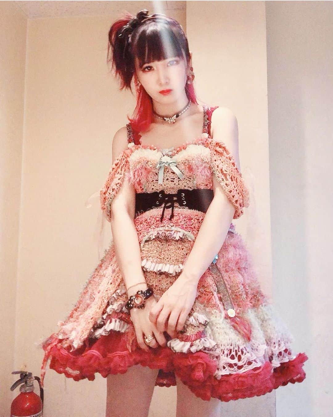 のインスタグラム：「超歌手大森靖子2019  47都道府県TOUR"ハンドメイドシンガイア"🗾💘 縷縷夢兎衣装の靖子ちゃん💕💕 色んな着方してくれているので載せます🥰❣️ 1枚目の絶対彼女の衣装、めちゃくちゃ久しぶりだけど可愛い更新し続けてて神々しい😢💕💕 縷縷夢兎×keisukekanda もかわいい💟 ドグママグマの衣装は個人的に一番好きです✝️ . #ハンドメイドシンガイア #47都道府県ツアー　 #大森靖子　 #縷縷夢兎」