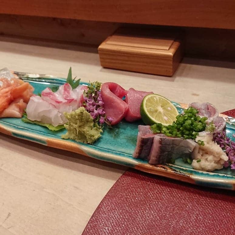 佐藤大さんのインスタグラム写真 - (佐藤大Instagram)「下関最高でした。どさけん、ありがとう。 寿司から魚まで全てが美味すぎた。なんて寿司なんだよ、美味すぎる。ありがとうございました。 #下関 #山口県住みます芸人どさけん  #寿司隆 #大将は良い感じでイカれてる #グランジ大」11月1日 11時53分 - satodaidaidai