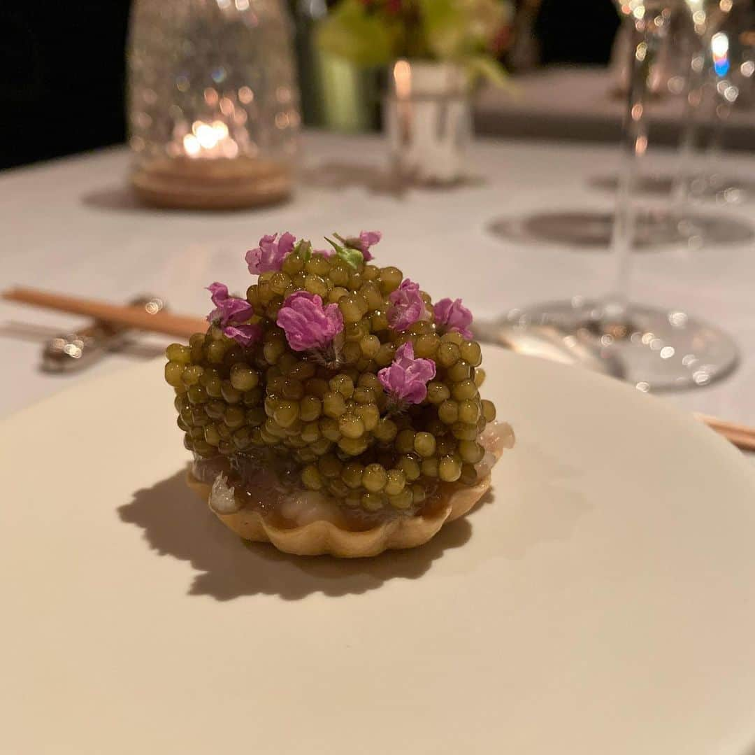 ミア・ハリファさんのインスタグラム写真 - (ミア・ハリファInstagram)「Wow. When you love what you do and do what you love, it translates into every bite. An unbelievable meal, thank you for the amazing evening, @robertsandberg ♥️」11月1日 12時11分 - miakhalifa