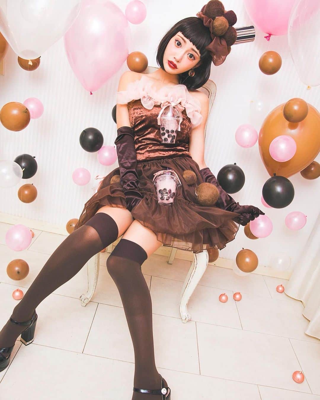 明日花キララのインスタグラム：「たぴおかみるくてぃーした🍼 . 残さず飲んでね🍼👶🏻 きらたぴ #とりっくおあとりーと . たぴおかバルーンは @aniplaballoonさんがプレゼントしてくれました。 ありがとうございました！！」