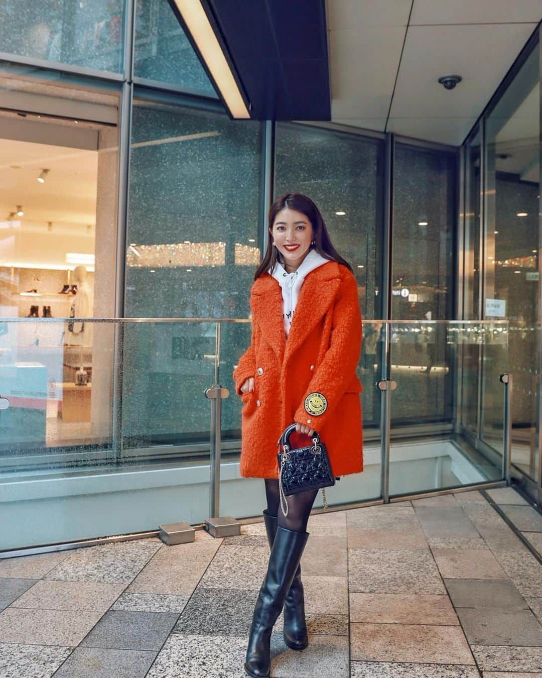 大口智恵美さんのインスタグラム写真 - (大口智恵美Instagram)「ootd❤︎ ・ Tommy Hilfigerのコートの袖に☺︎マークのパッチをつけてみました!!! この季節はダークカラーな洋服が多めなので、アウターは色物を着たい❤︎ ちなみに、このコートにつけているパッチはキャンペーンでgetしました✨ ・ Tommy Hilfigerの “MakeItPossibleキャンペーン”では、SNSで応募してくれた方に自分のオリジナルデザインパッチが当たります。 これが当たらなくてもSNSで投稿したら店頭でCoolなパッチがもらえるよ❤︎ #TommyHilfiger #MakeItPossible #可能性を信じてやってみよう」11月1日 12時34分 - chemiiiii