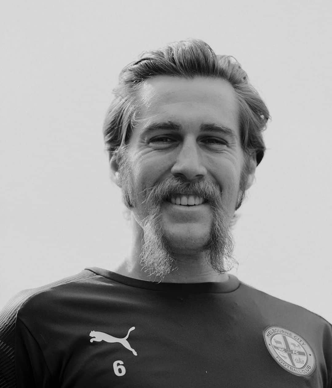 ジョシュア・ブリランテのインスタグラム：「Thought I’d put my facial hair to some good use by rocking a Mo this month for Movember. A great cause to get behind so if anyone can donate that would be unreal. Donations go towards helping Men’s health including mental health, prostate cancer and testicular cancer. The link is in my bio if you’d like to donate or go to the Movember website. 👨🏽 Thanks! @movember @melbournecity @ricardocorazon91」