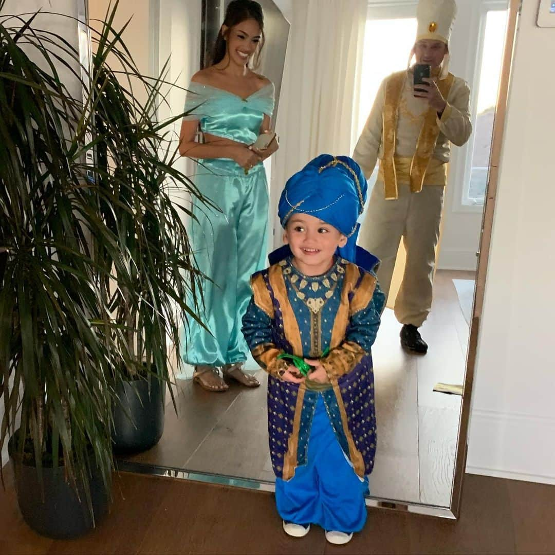 ロブ・ディアデックさんのインスタグラム写真 - (ロブ・ディアデックInstagram)「Happy Halloween! We went all out Aladdin this year. @bryianadyrdek is of course the most perfect Jasmine ever. Kodah Dash, the cutest little genie you have ever seen. Sweet little Nala Ryan, the most adorable tiger ever, and then there is your boy looking like a  Pasty “Popey”  Aladdin.」11月1日 12時43分 - robdyrdek