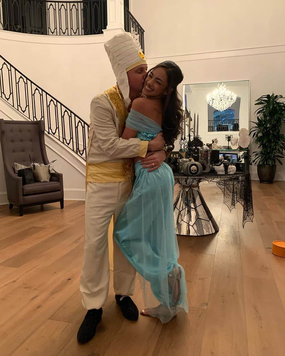 ロブ・ディアデックさんのインスタグラム写真 - (ロブ・ディアデックInstagram)「Real life Jasmine, real life pope’ish Aladdin, absolute real life true love ❤️」11月1日 12時47分 - robdyrdek