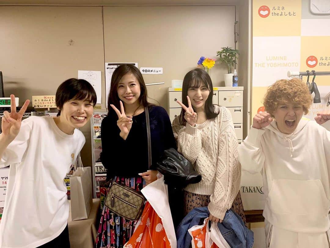Chiakiのインスタグラム：「. 尼神インター 単独ライブ「渚」 見に行ってきた〜😆🙌 楽しいし面白いし、めっちゃ笑ったꉂꉂ(ˊᗜˋ*)✨✨ 久しぶりに誠子さんとも会えたし、また一緒に仕事できるように頑張る😊 いつか神戸で一緒に仕事しようね❤️って言ってくれる誠子さんはほんと相変わらず優しい✊😭 ･ ･ 11月18日(月)には神戸のチキンジョージで19:00から単独ライブあるよ🙋‍♀️ 関西に住んでる人は是非見に行って〜😆 めちゃくちゃ楽しいからっ😍‼️ ･ #尼神インター #単独ライブ渚 #尼崎 #神戸 ･ 神戸公演、私は見に行けないので私の分まで楽しんで来て下さい🥺 そして、ライブ終わった後はWE LOVE VISSEL KOBE聴いてね😽」